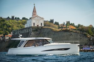 How Greenline Hybrid Systems Work: Smart Yacht Technology Without the Confusion