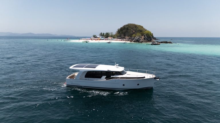 Greenline vs. Traditional Trawlers: Which Smart Cruising Yacht Is Right for You?